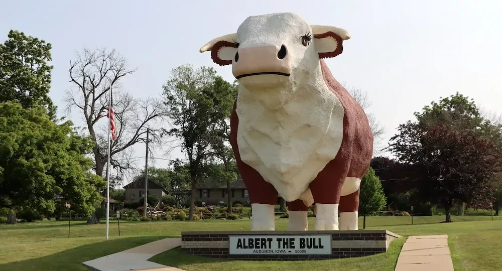 Albert the World's Largest Bull in Audubon, Iowa