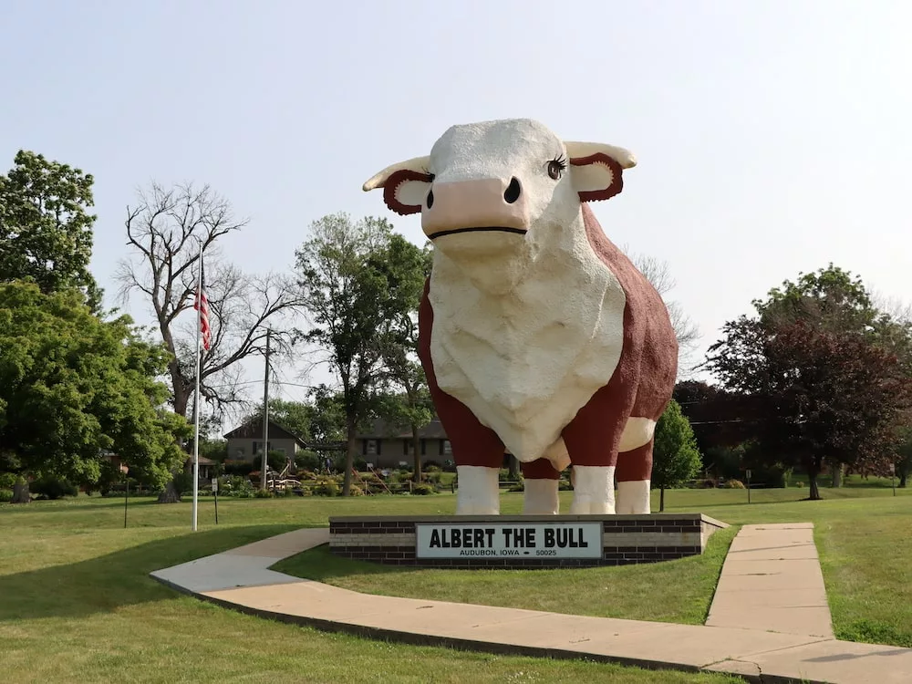 Albert the World's Largest Bull in Audubon, Iowa