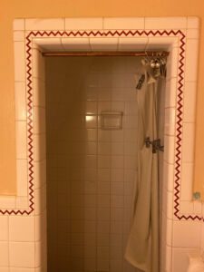 Shower with white and red zigzag tile at the Wigwam Village Inn #2 in Cave City, Kentucky