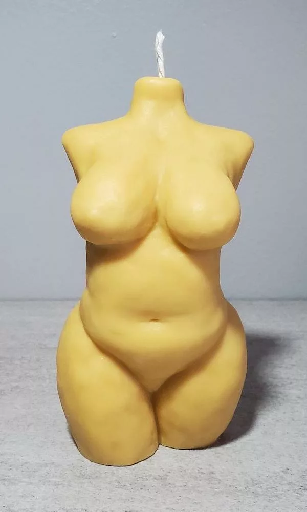 Curvy nude body candle