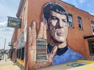 Mural of Captain Kirk on the side of Gators Games & Hobby in Leavenworth, Kansas