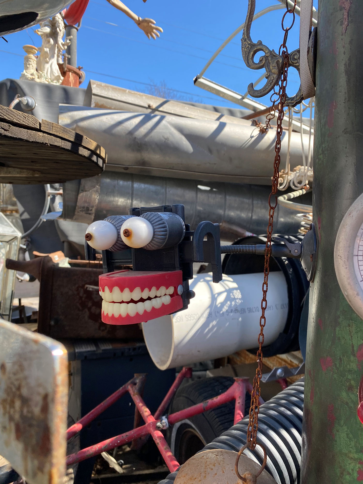 Chattering teeth with eyes at Gary Pendergrass' steampunk art installation in Wichita, Kansas