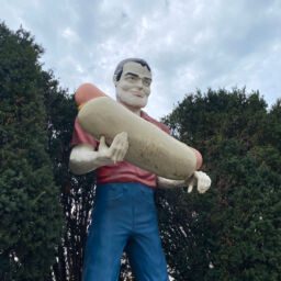 Paul Bunyon Hot Dog Muffler Man on Route 66 in Atlanta, Illinois
