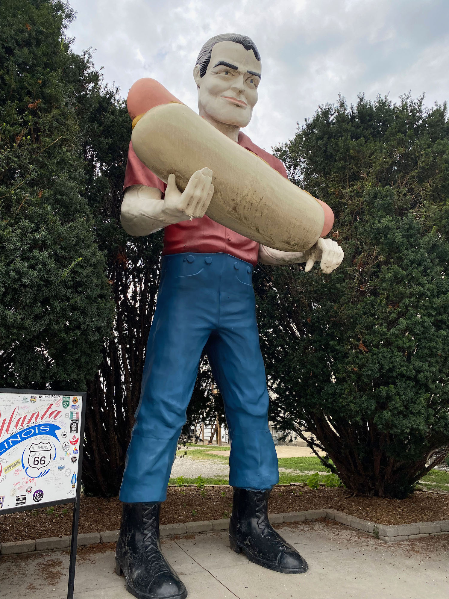 Paul Bunyon Hot Dog Muffler Man on Route 66 in Atlanta, Illinois