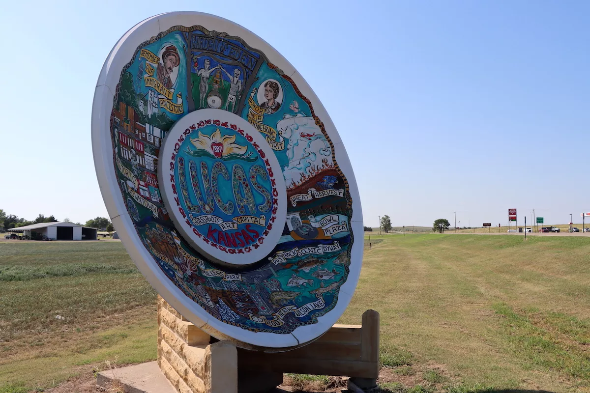 World's Largest Souvenir Travel Plate in Lucas, Kansas