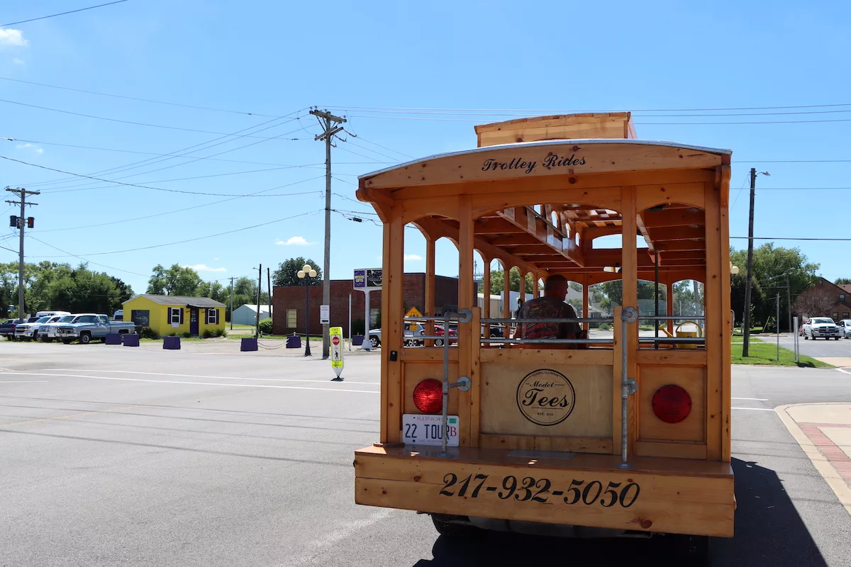 Model Tee Trolley Tours in Casey, Illinois