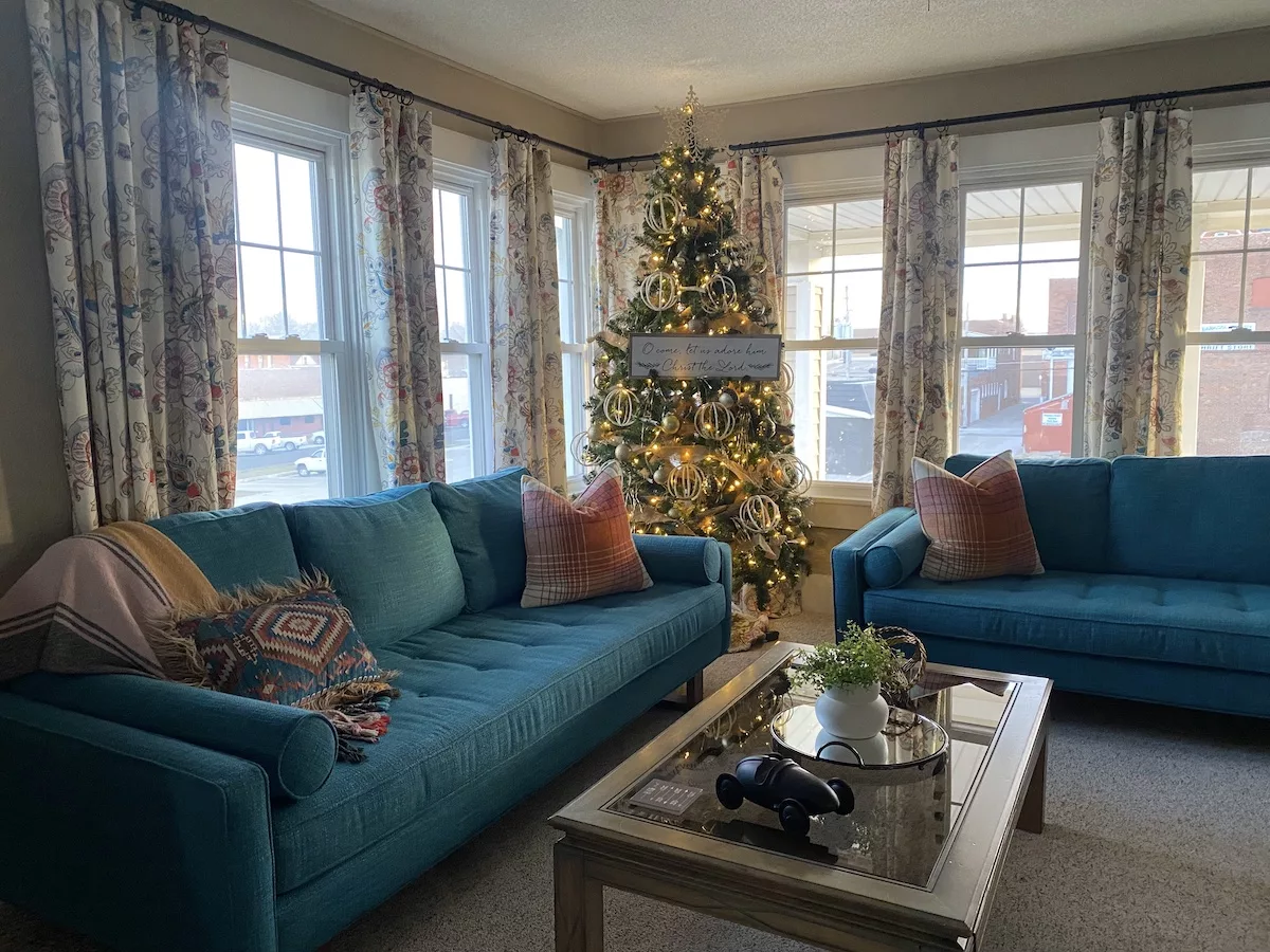 Living room with Christmas tree at Airbnb in Oskaloosa, Iowa