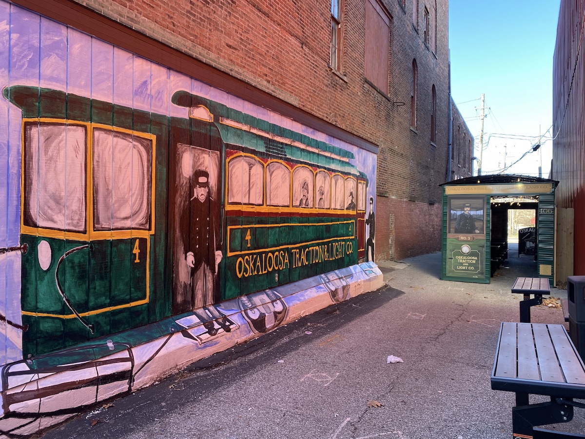 Mural of trolley car in Oskaloosa, Iowa