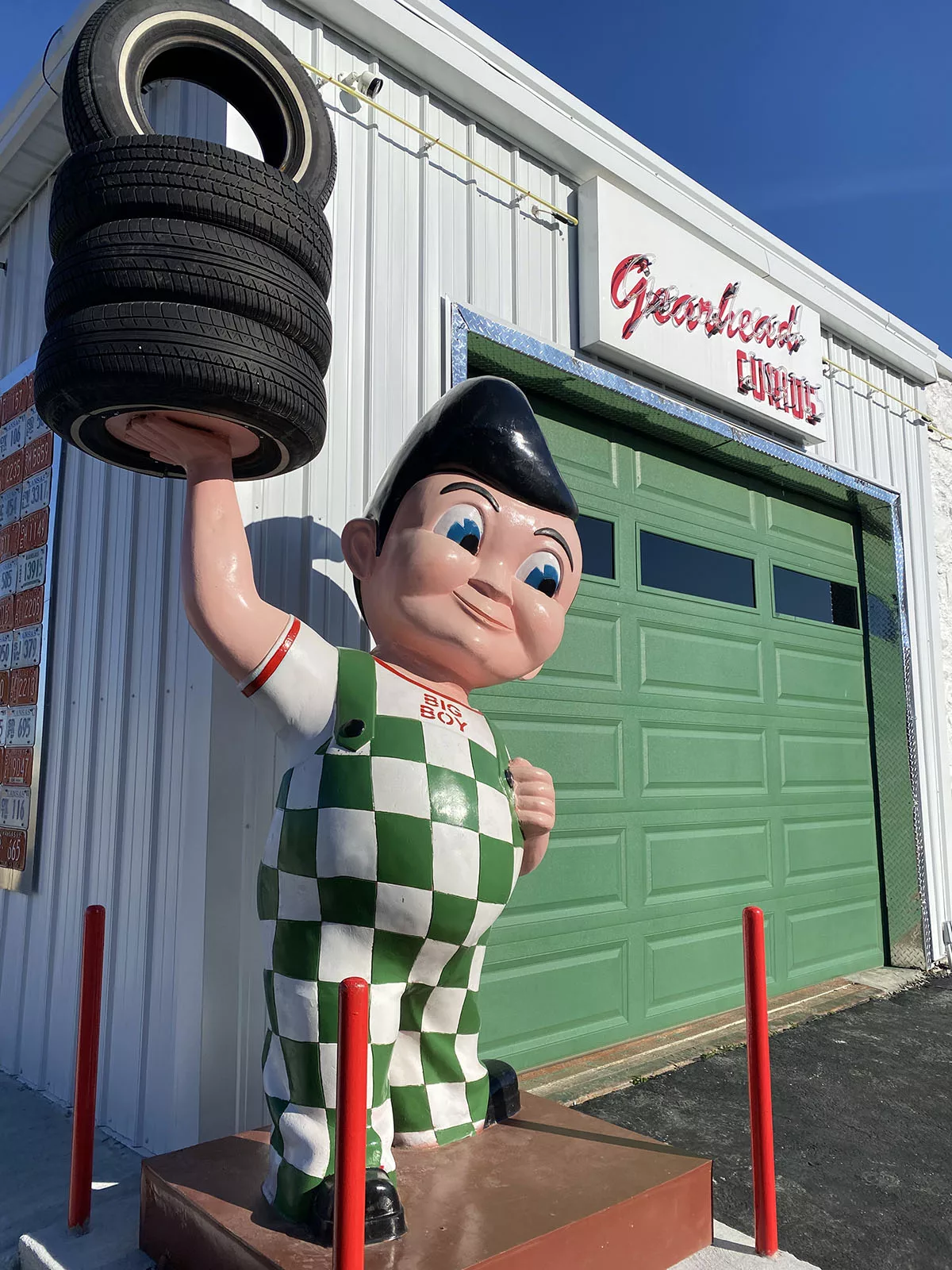 Big Boy statue holding tires outside of Gearhead Curios in Galena, Kansas