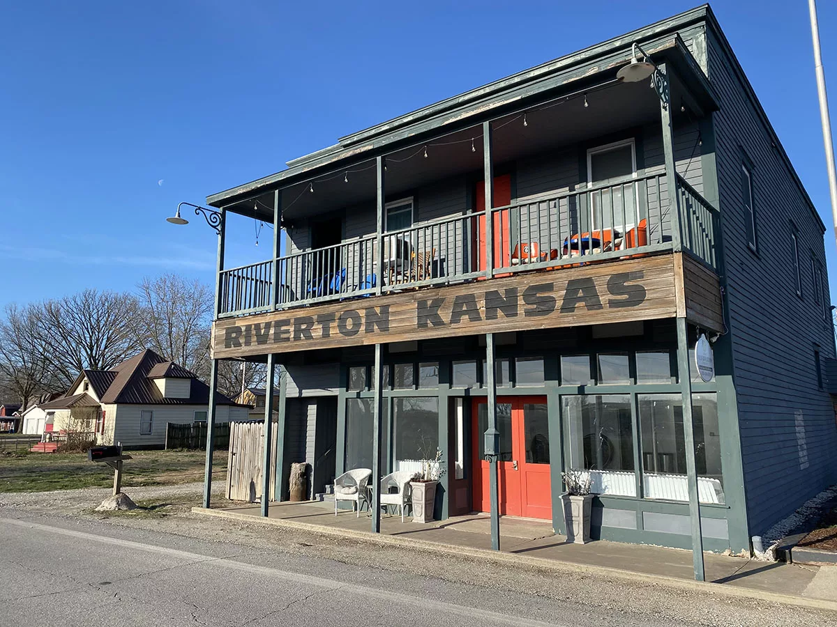 Exterior of the Old Riverton Post B&B in Riverton, Kansas